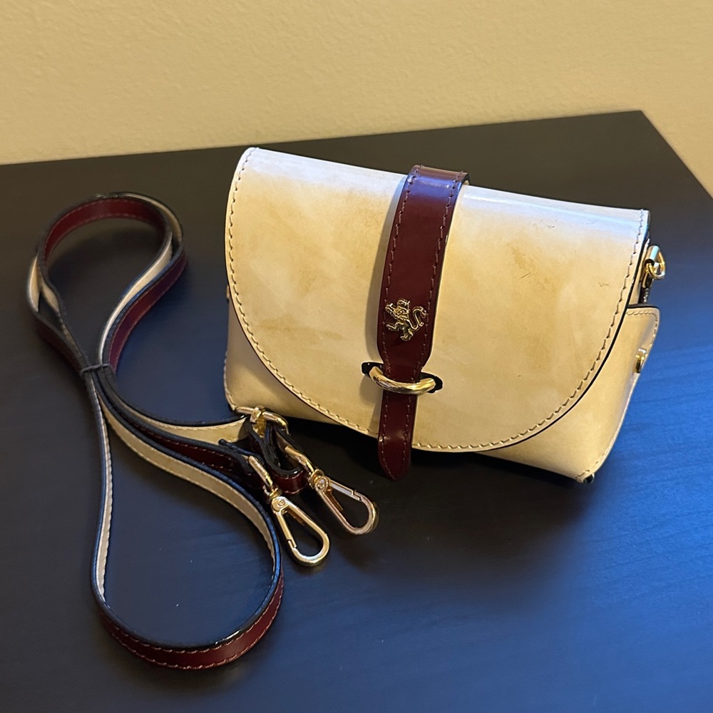 Pratesi crossbody bag, cream marbled exterior, red leather interior,
